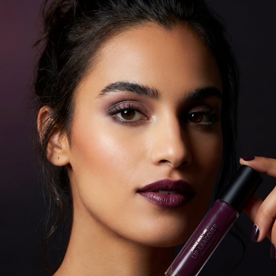 Dark plum lip lacquer in a vamp-romantic beauty close-up