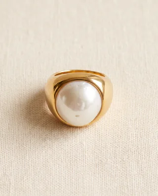 Baroque pearl ring