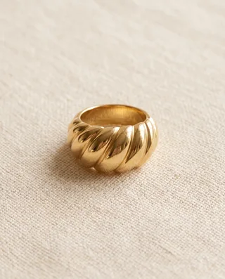 Croissant dome ring