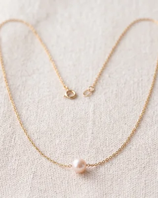 Single pearl necklace